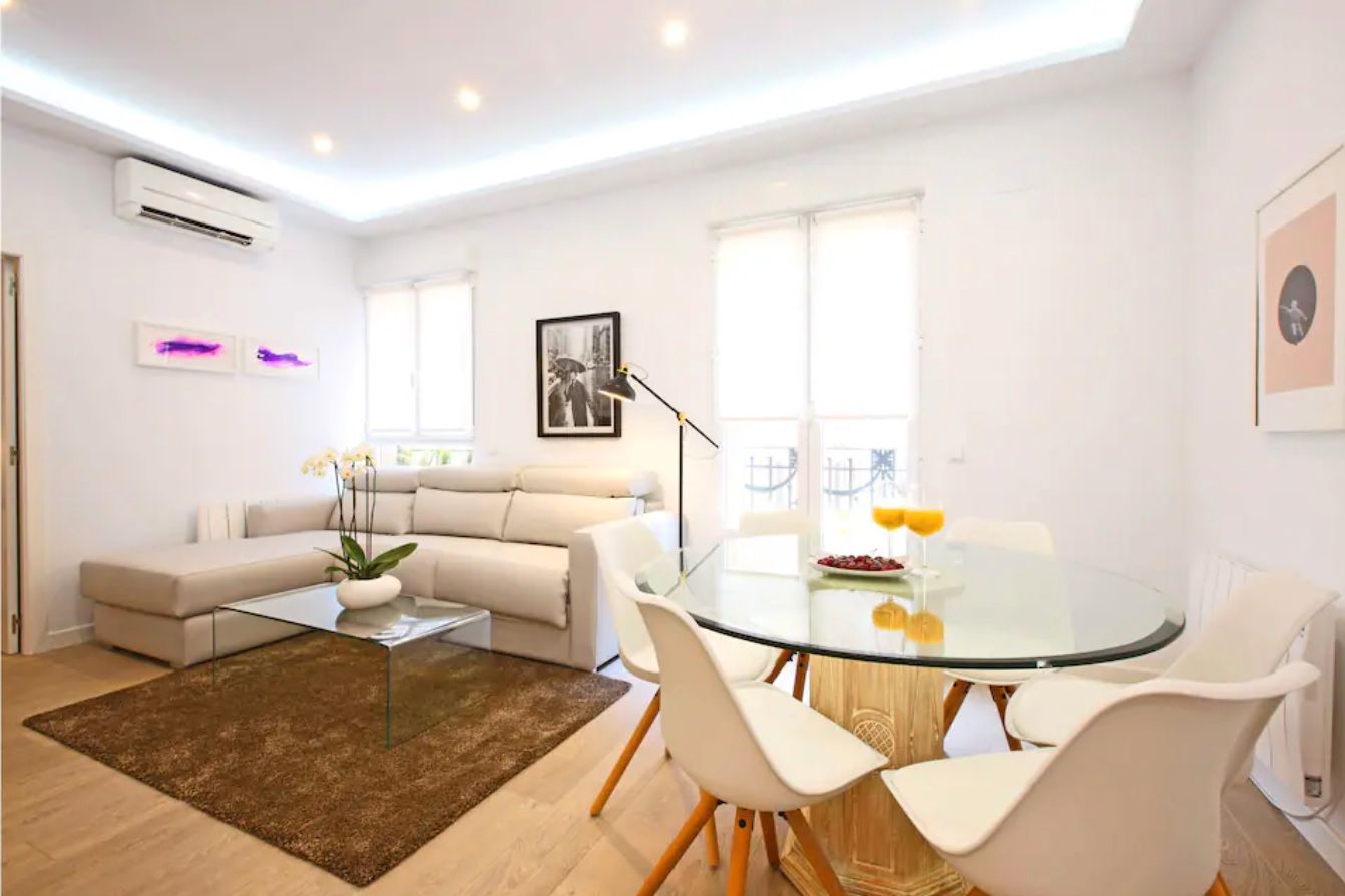 Living room of Apartment to rent in  Madrid Capital  with Air Conditioner, Heating and Parquet flooring