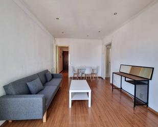 Sala d'estar de Pis de lloguer en  Barcelona Capital amb Calefacció, Parquet i Balcó