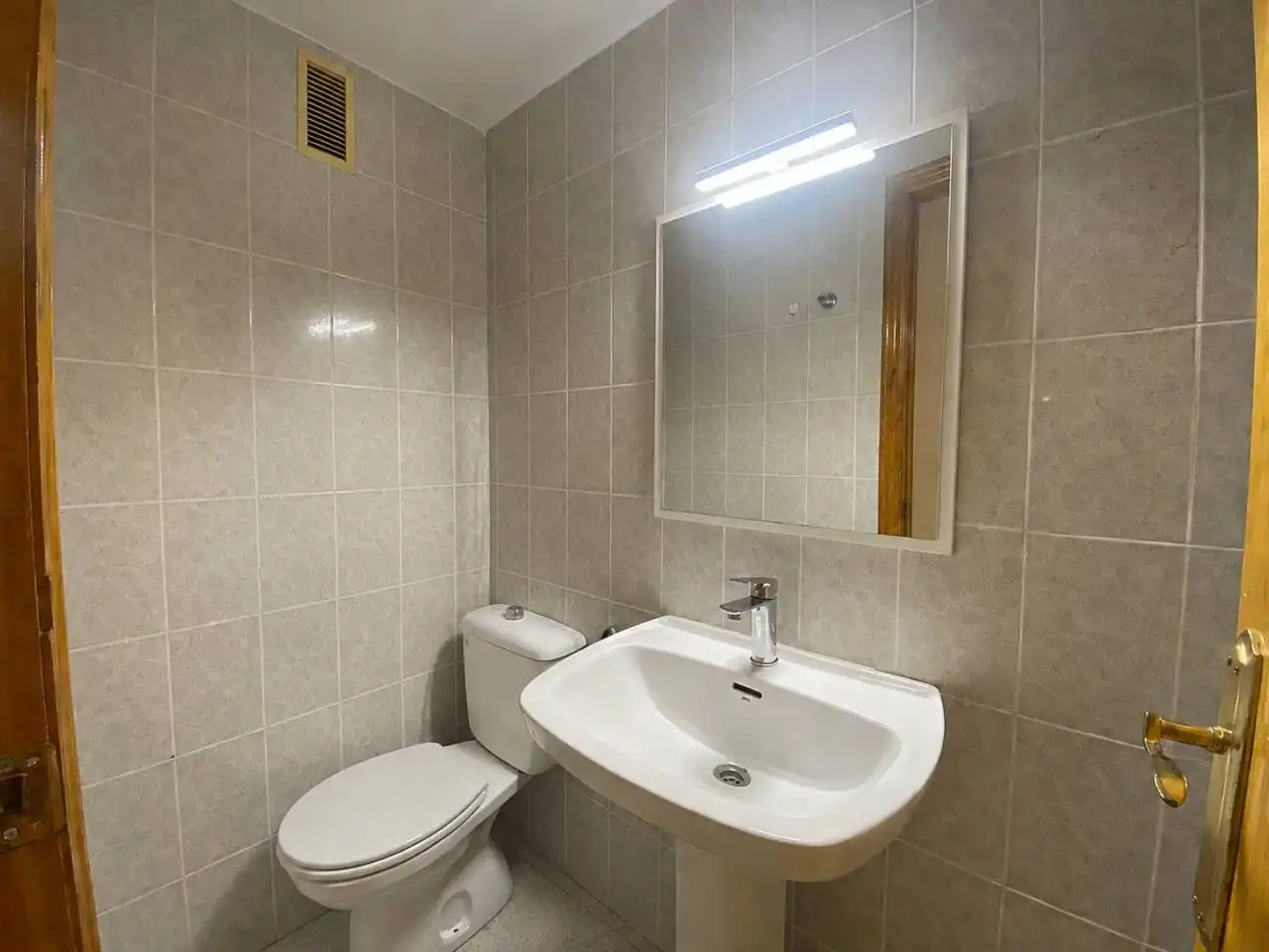 Bathroom of Flat for rent in Murcia  with Terrace, Storage room and Furnished