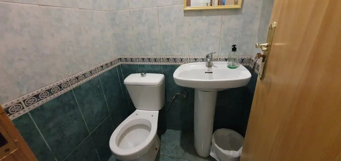 Badezimmer von Geschaftsraum zur Miete in Cullera mit Terrasse