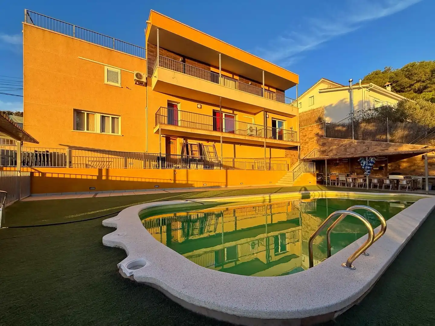 Casa con piscina en venta en Canyelles
