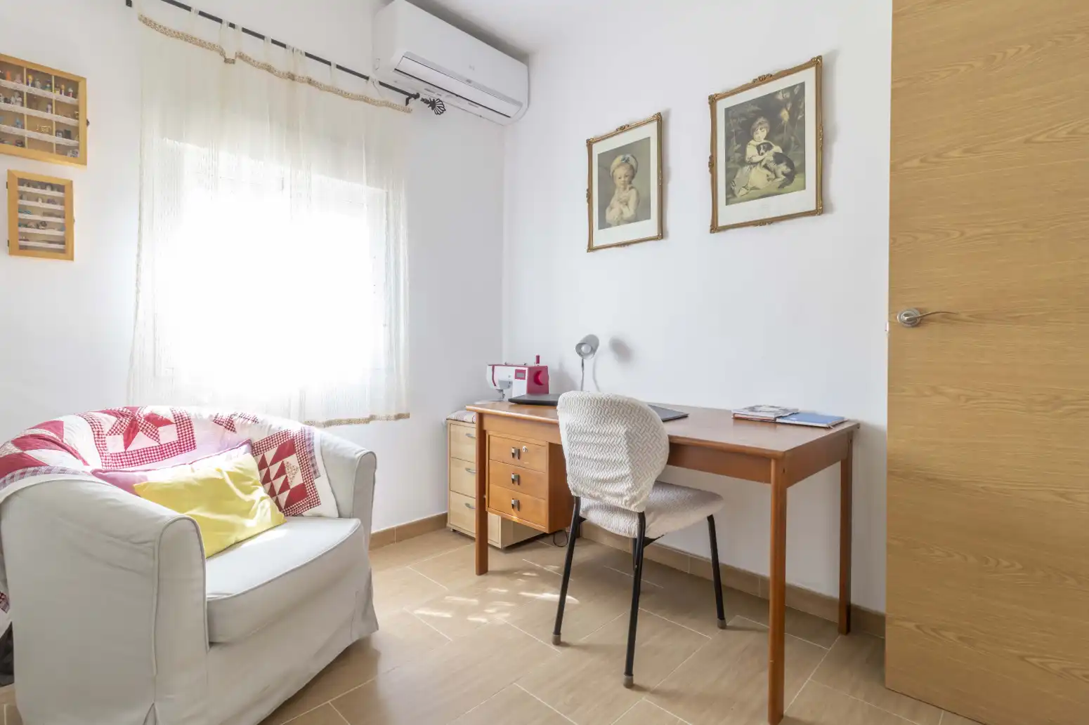 Habitación de Piso en venta en Sevilla con Aire acondicionado y Calefacción