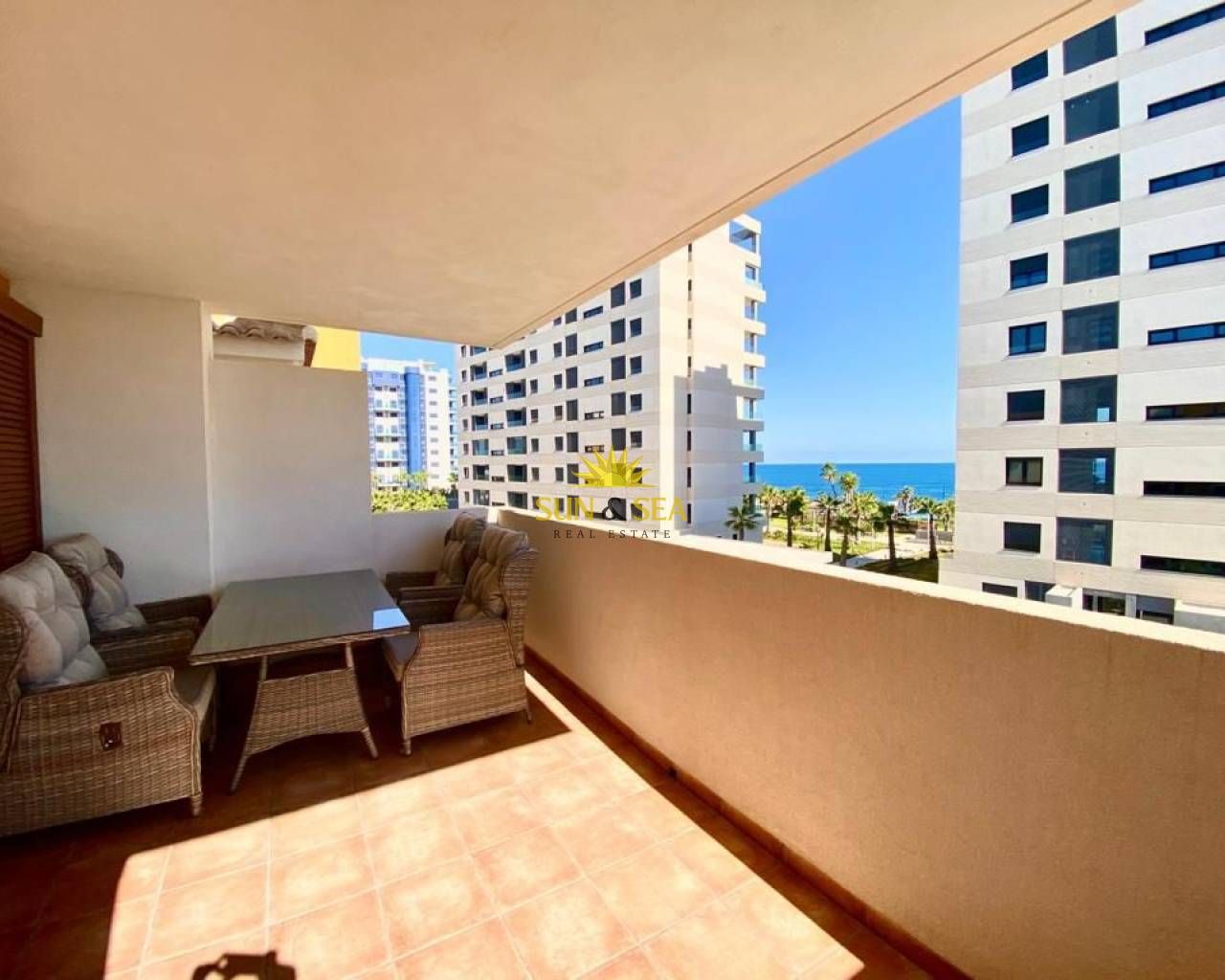 Terraza de Apartamento de alquiler en Torrevieja con Aire acondicionado, Calefacción y Terraza