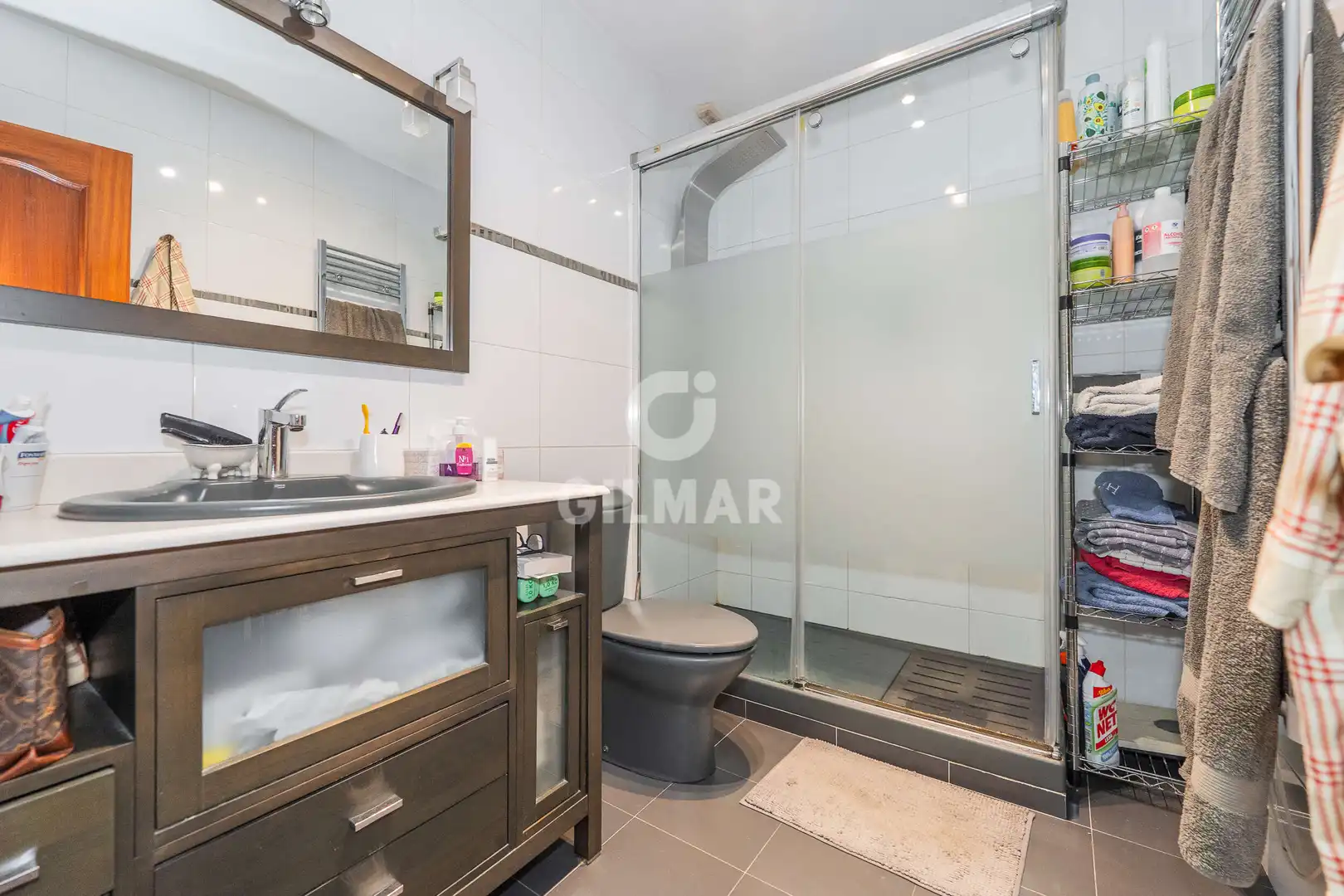 Badezimmer von Einfamilien-Reihenhaus zum Verkauf in Pozuelo de Alarcón mit Heizung, Privatgarten und Schwimmbad