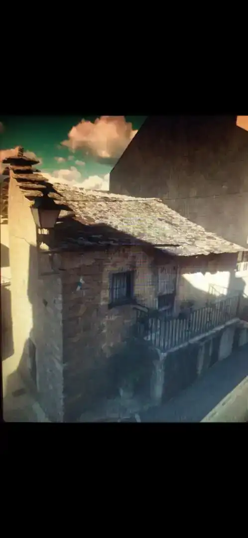 Vista exterior de Casa adosada en venta en Torre del Bierzo, León