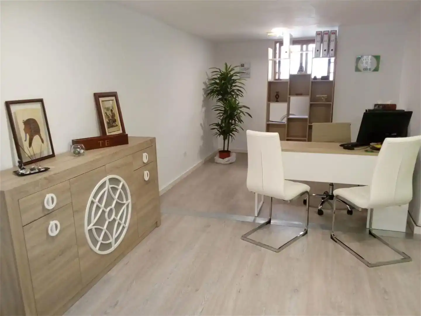 Commercial properties for rent in Baza  with Parquet flooring