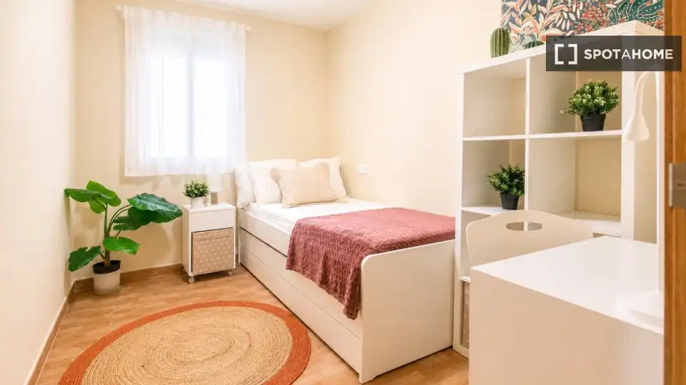 Schlafzimmer von Wohnung zur Miete in L'Hospitalet de Llobregat mit Klimaanlage, Heizung und Möbliert