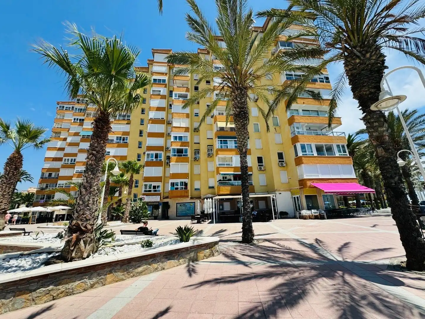 Vista exterior de Pis en venda en Algarrobo amb Piscina comunitària