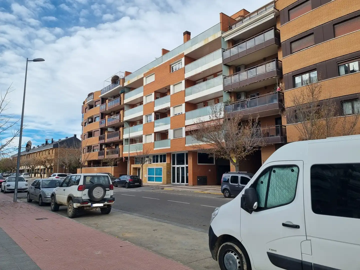 Vista exterior de Local de lloguer en Huesca