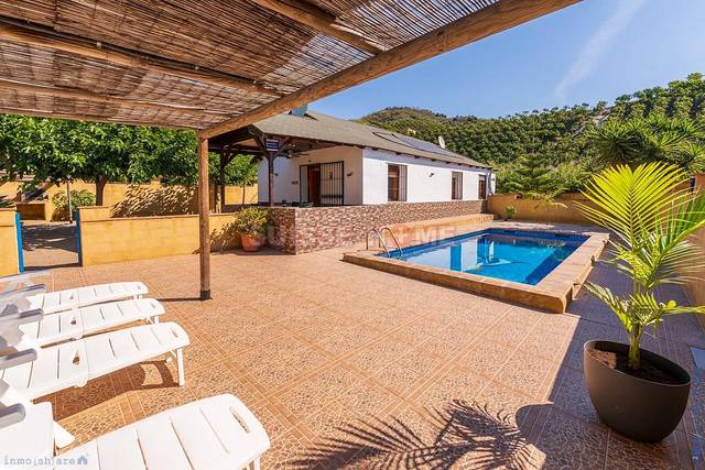 Casa-chalet en Venta en Benajarafe