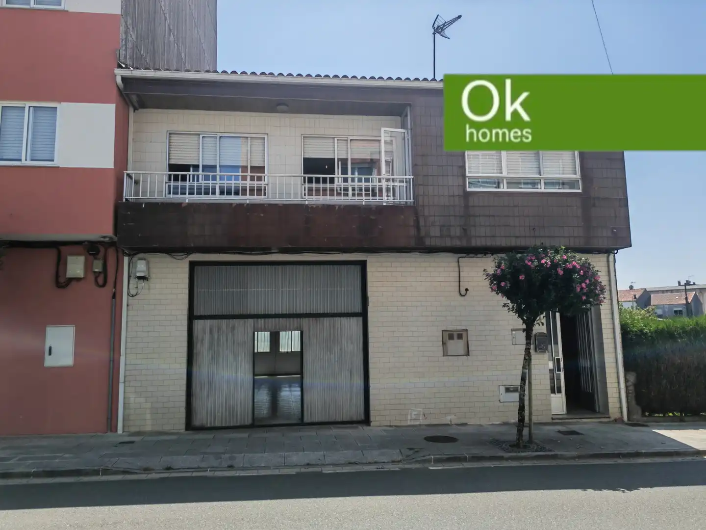 Vista exterior de Casa adosada en venda en Arzúa amb Jardí privat, Parquet i Terrassa