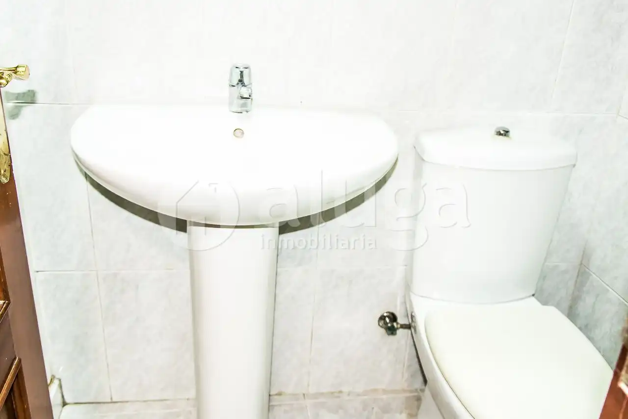 Bathroom of Study for rent in Cangas 