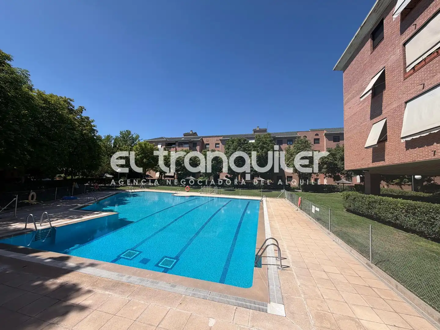Exterior view of Flat for rent in Madrid  with Parquet flooring, Terrace and Swimming Pool