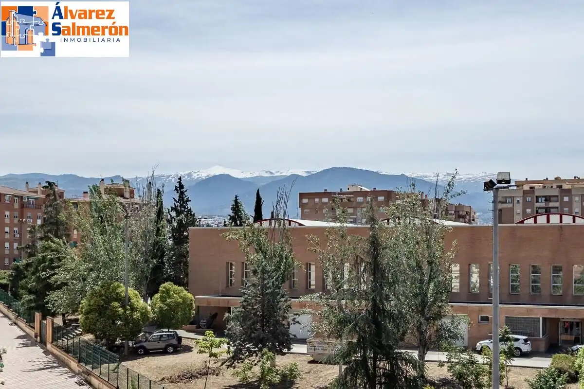 Vista exterior de Pis en venda en Granada amb Aire condicionat i Calefacció