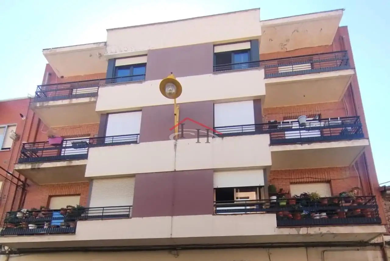 Vista exterior de Pis en venda en León Capital  amb Calefacció, Terrassa i Traster