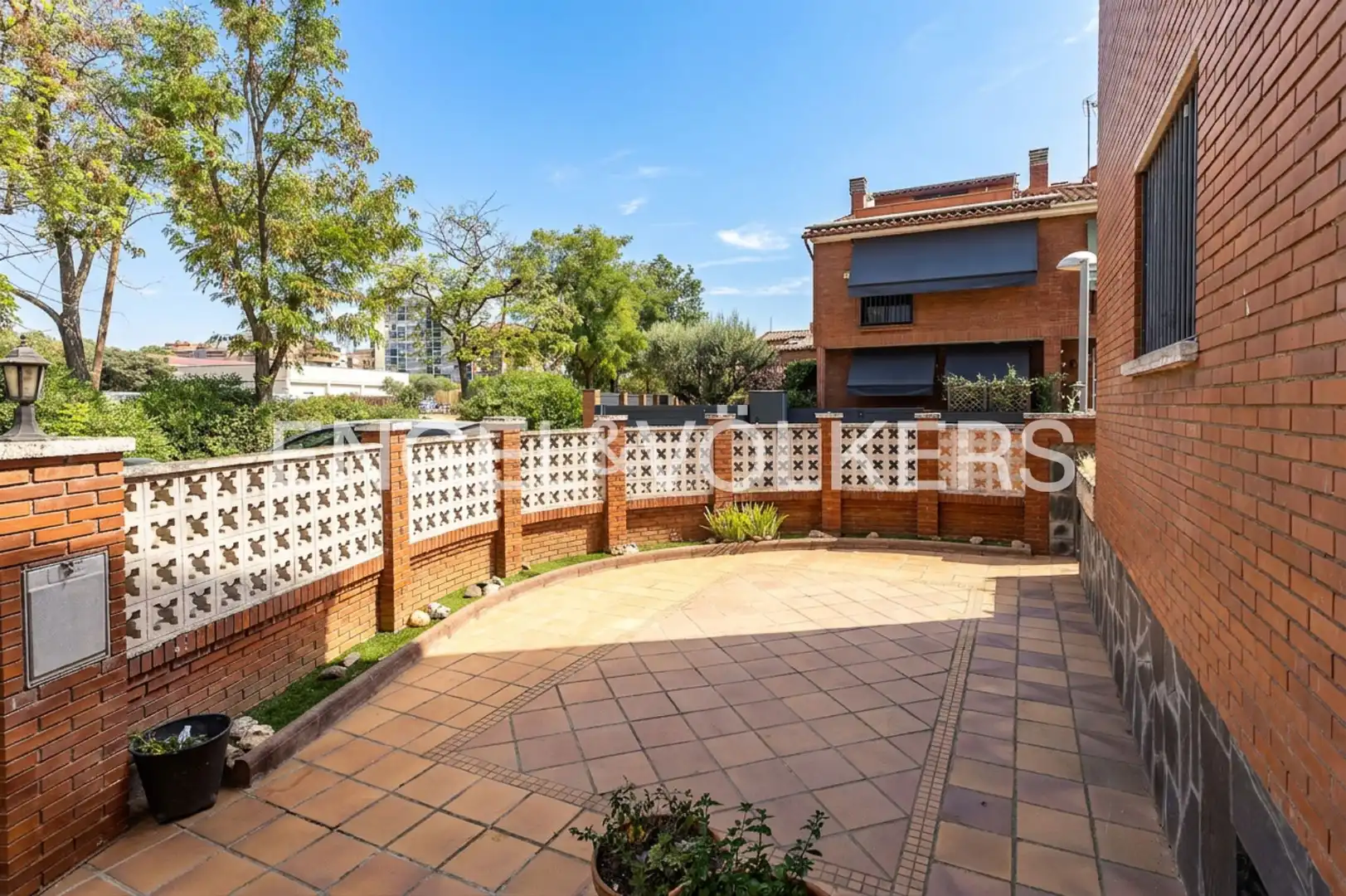 Exterior view of Detached homes for rent in Barberà del Vallès  with Air Conditioner, Heating and Private garden