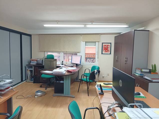 Oficina en Venta en Calle de Clunia en Los Vadillos - R. Sanitaria - Pozanos