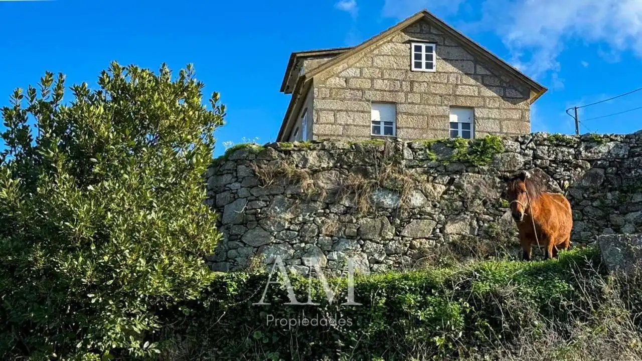 Vista exterior de Casa o xalet en venda en Nigrán amb Jardí privat, Terrassa i Traster