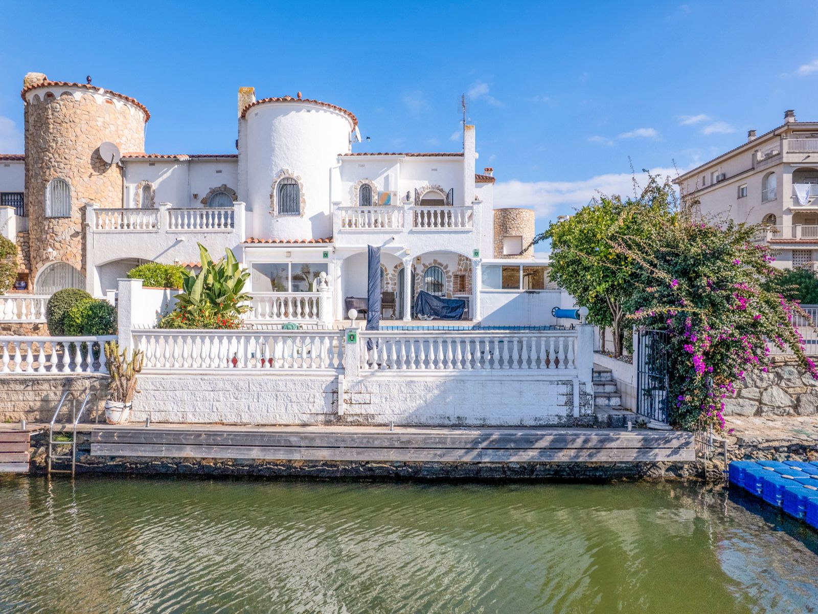 Vista exterior de Casa o chalet en venta en Empuriabrava con Aire acondicionado, Jardín privado y Terraza