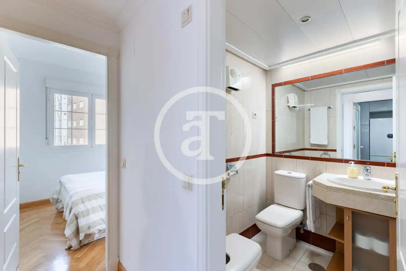 Bathroom of Flat for rent in Madrid  with Air Conditioner, Heating and Furnished