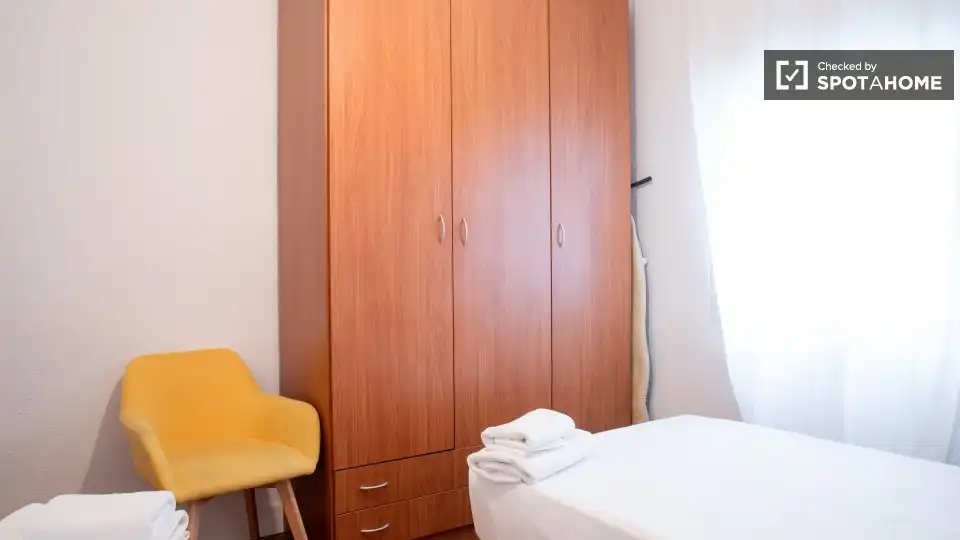 Bedroom of Flat for rent in Madrid  with Air Conditioner, Heating and Furnished