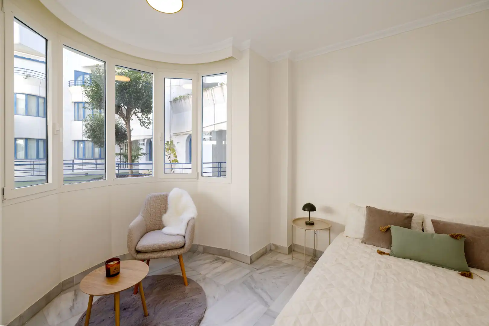 Schlafzimmer von Erdgeschoss zum Verkauf in Marbella mit Klimaanlage, Heizung und Terrasse