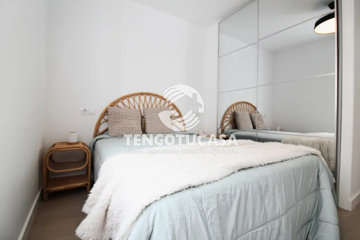 Bedroom of Flat for sale in Madrid  with Air Conditioner, Heating and Furnished