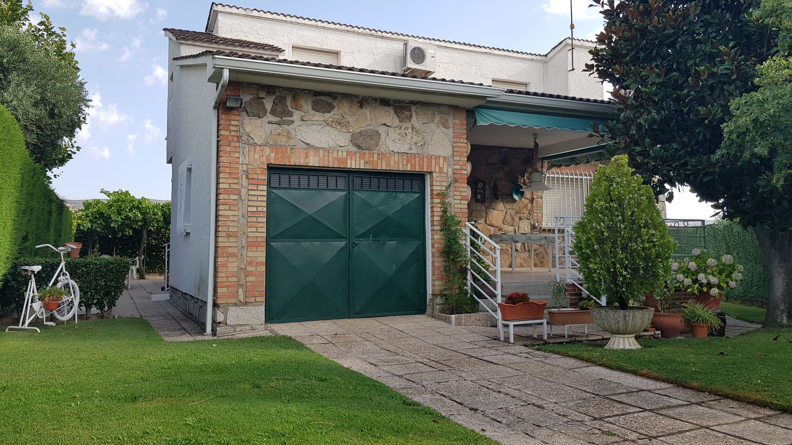Exterior view of House or chalet for sale in Villa del Prado  with Air Conditioner, Private garden and Terrace