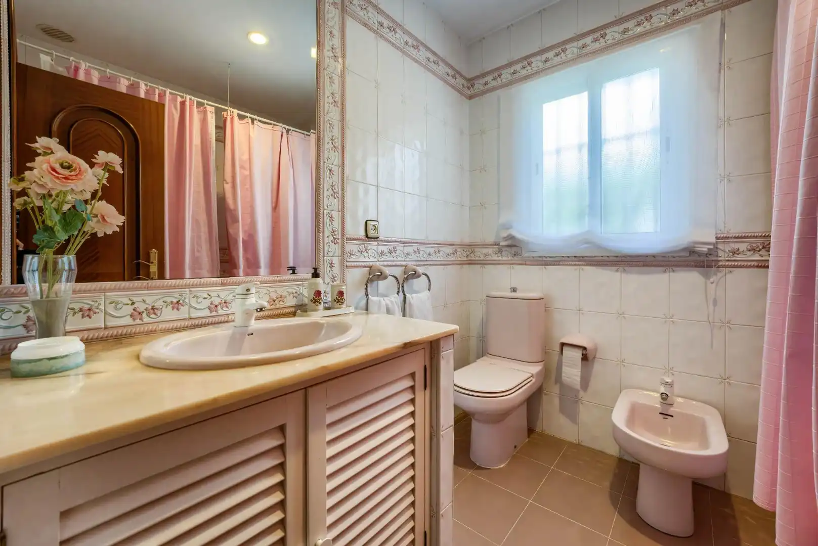 Bathroom of Houses for sale in Tomares  with Air Conditioner, Heating and Private garden