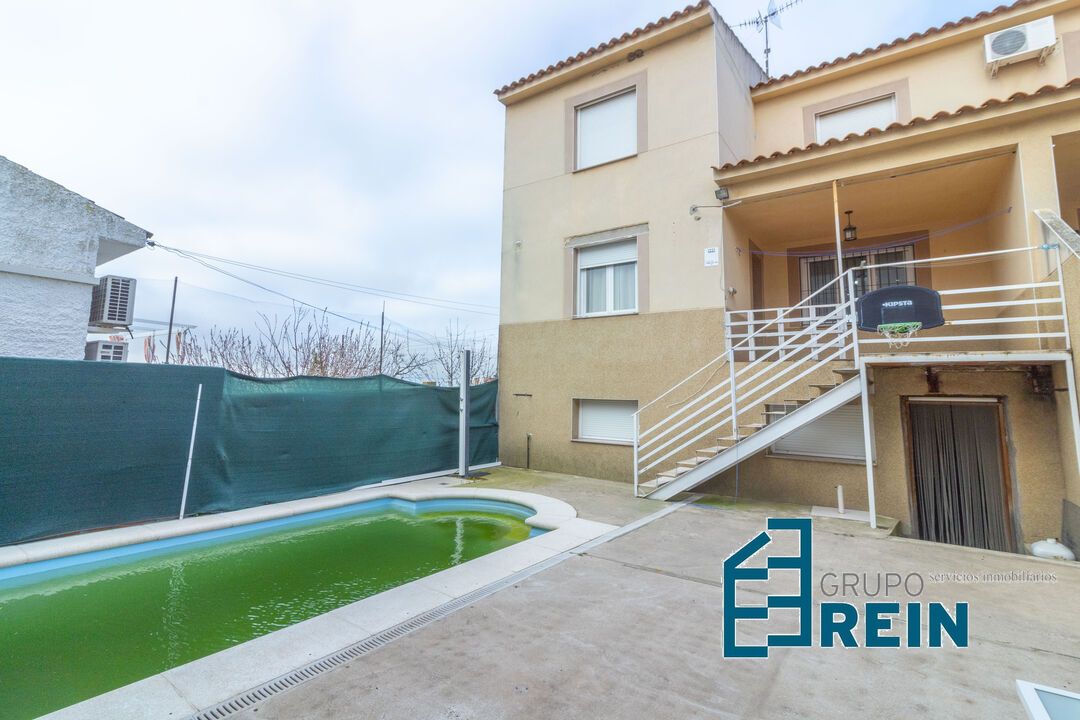 Vista exterior de Casa o chalet de alquiler en Recas con Calefacción, Trastero y Piscina