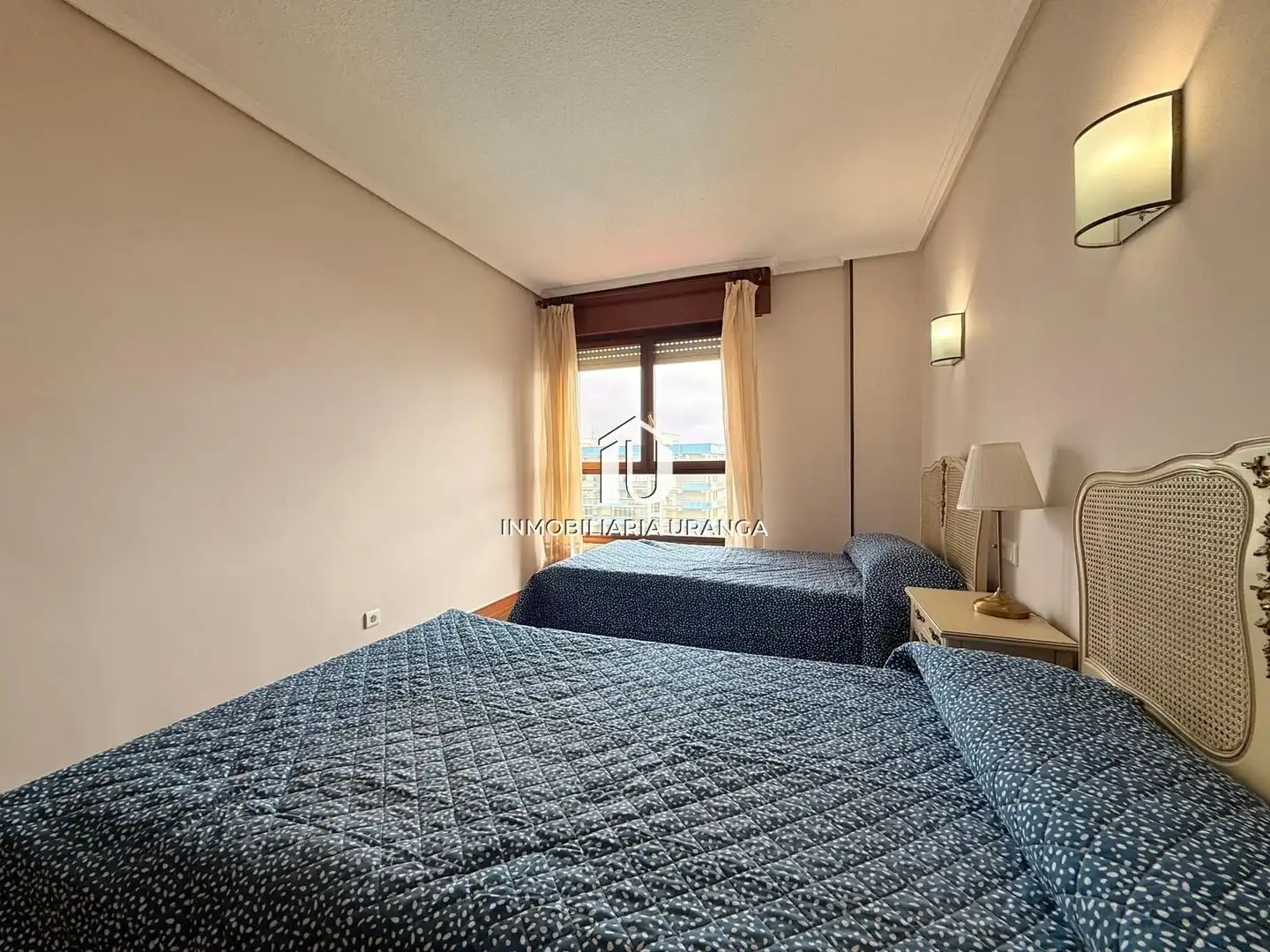 Habitación de Piso en venta en Laredo con Calefacción, Terraza y Trastero
