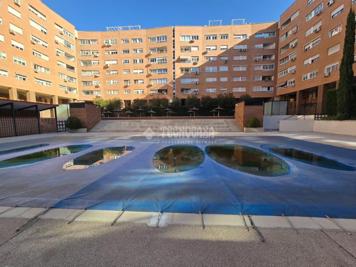 Swimming pool of Flat to rent in Alcorcón  with Air Conditioner, Heating and Parquet flooring