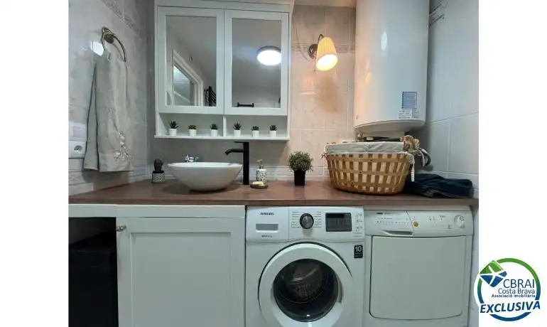 Bathroom of Apartments for sale in Empuriabrava  with Air Conditioner, Terrace and Furnished