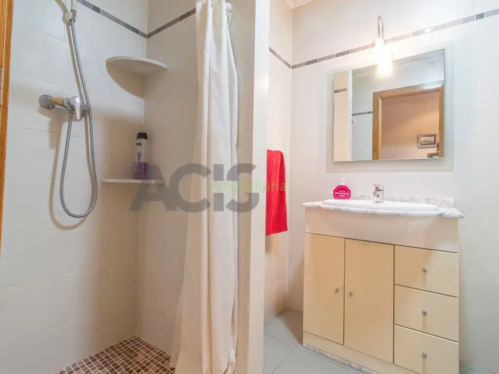 Baño de Ático de alquiler en L'Alcúdia con Terraza y Balcón