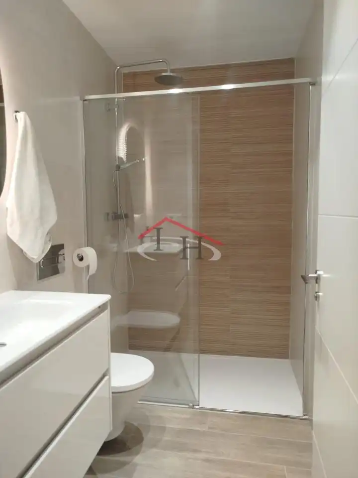 Badezimmer von Wohnung zum Verkauf in León Capital  mit Heizung, Terrasse und Abstellraum