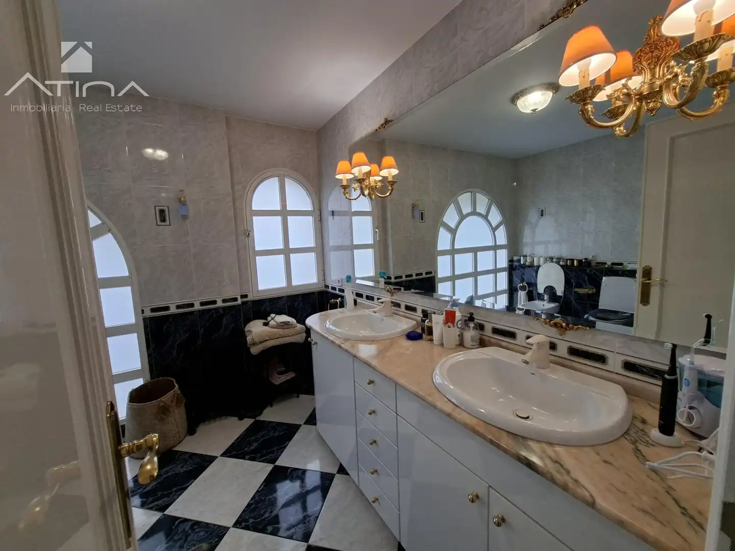 Badezimmer von Haus oder Chalet zum Verkauf in Gandia mit Klimaanlage, Privatgarten und Terrasse
