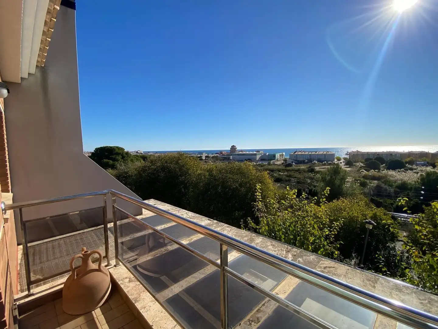 Terrasse von Einfamilien-Reihenhaus zum Verkauf in El Vendrell mit Klimaanlage, Heizung und Terrasse