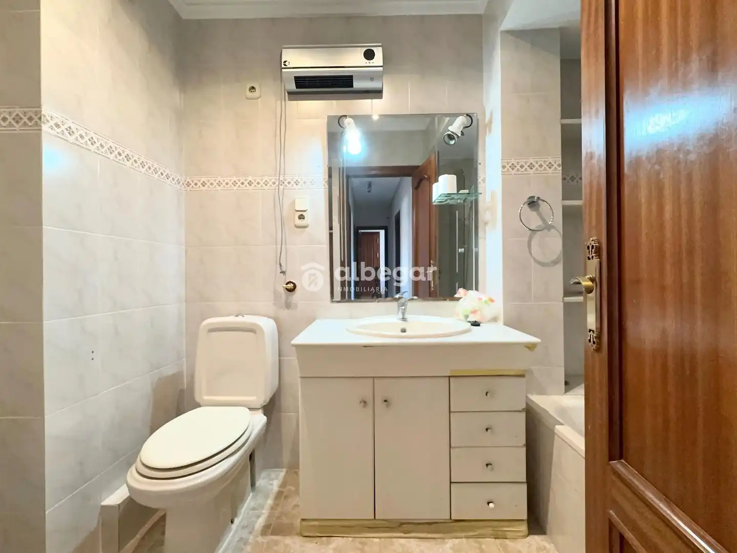 Baño de Piso en venta en Valencia con Terraza, Trastero y Horno