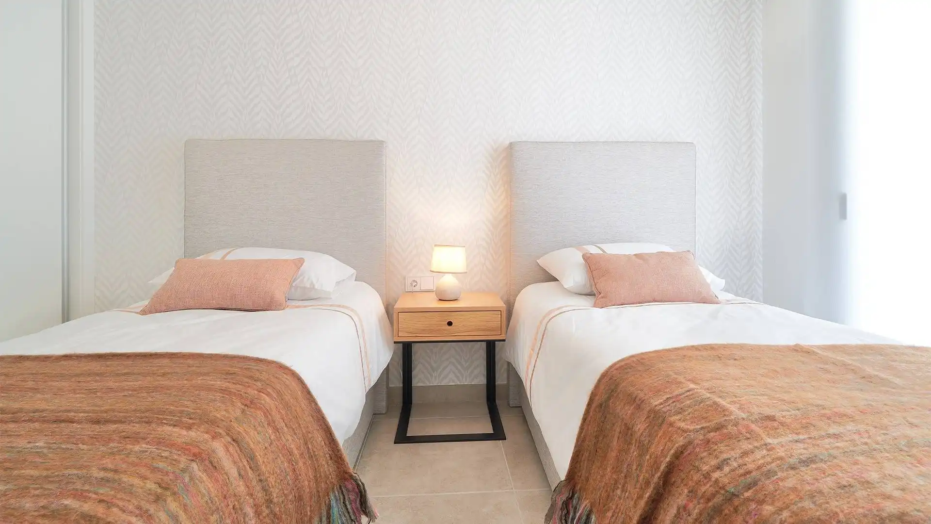 Apartment with terrace for sale in Calle Pico alcazaba, imagen 9