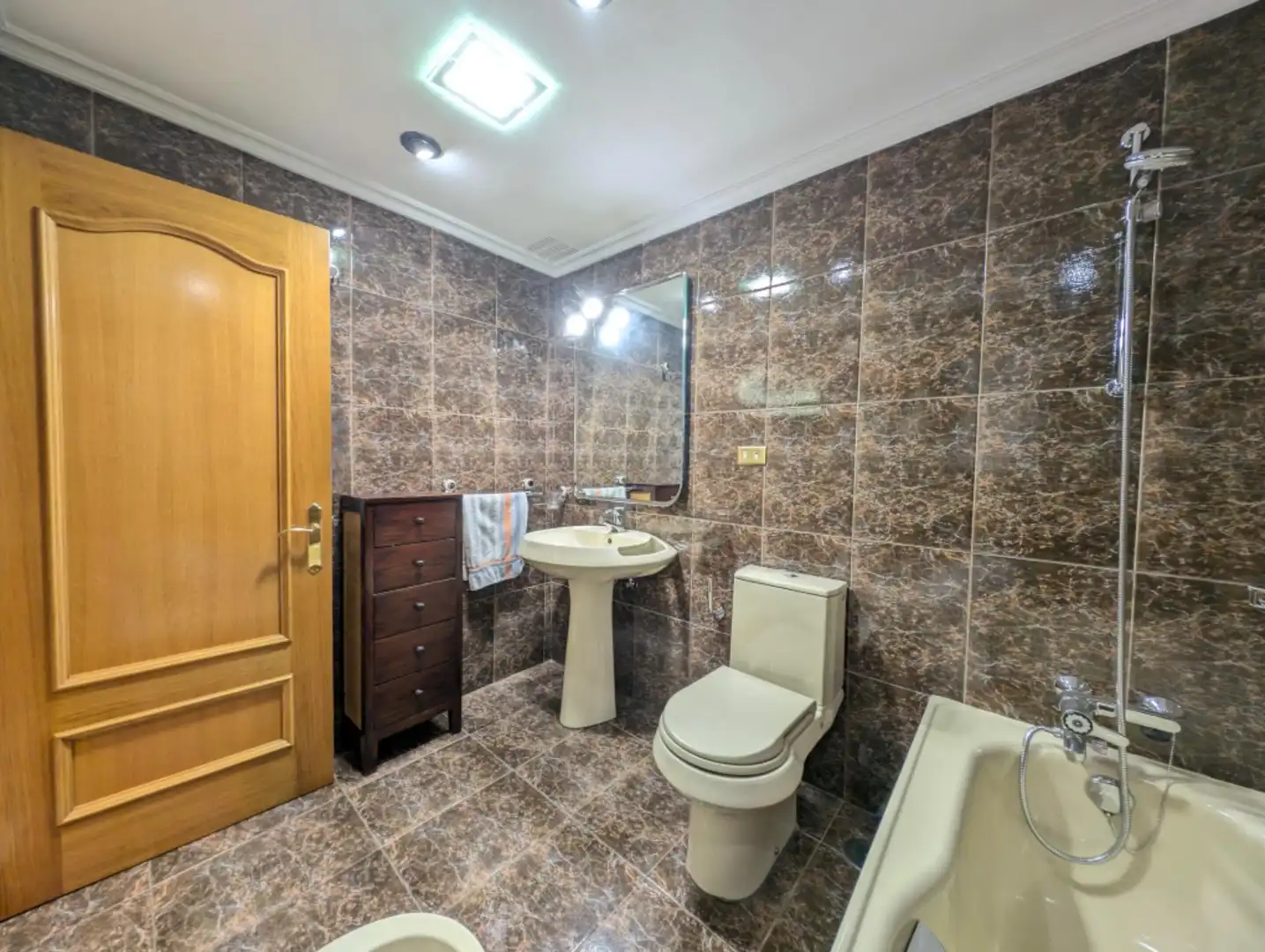 Bany de Casa o xalet en venda en Aller amb Calefacció, Jardí privat i Terrassa