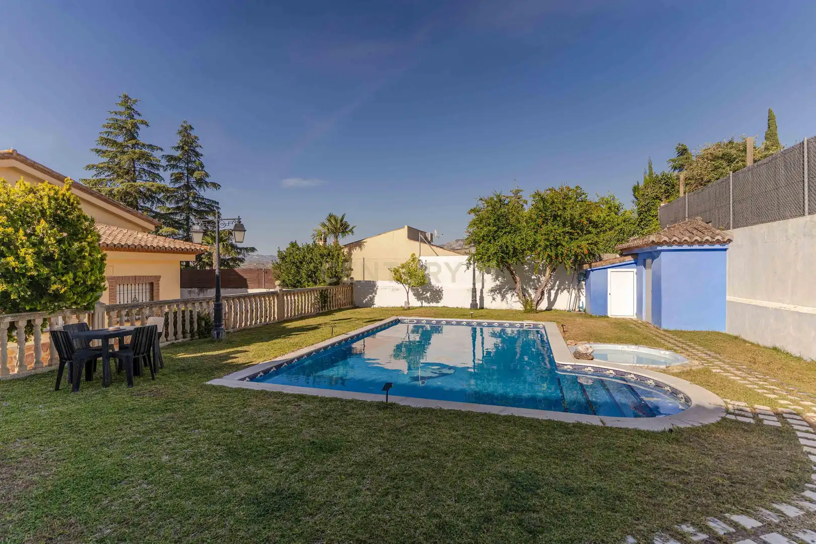 Piscina de Casa o xalet en venda en La Zubia amb Jardí privat, Traster i Piscina