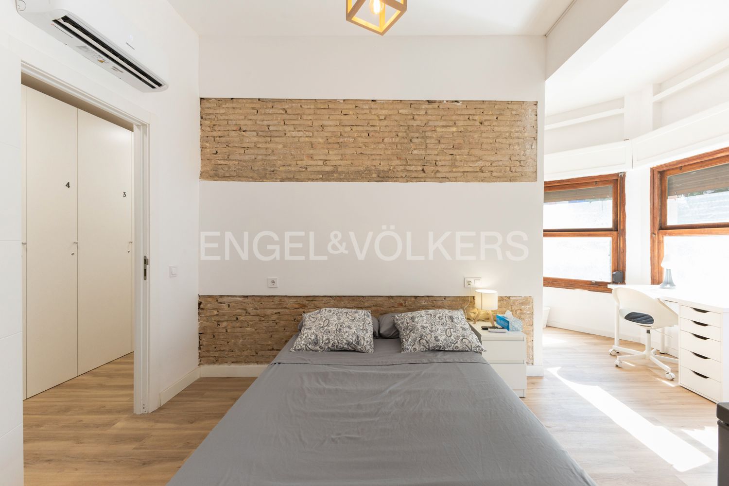 Bedroom of Flat for sale in  Valencia Capital  with Air Conditioner, Heating and Storage room