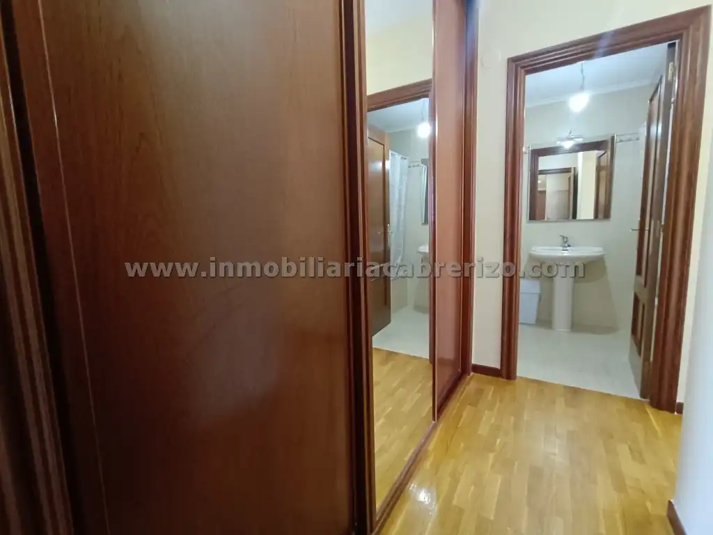 Habitación de Apartamento en venta en Lardero con Calefacción, Parquet y Terraza