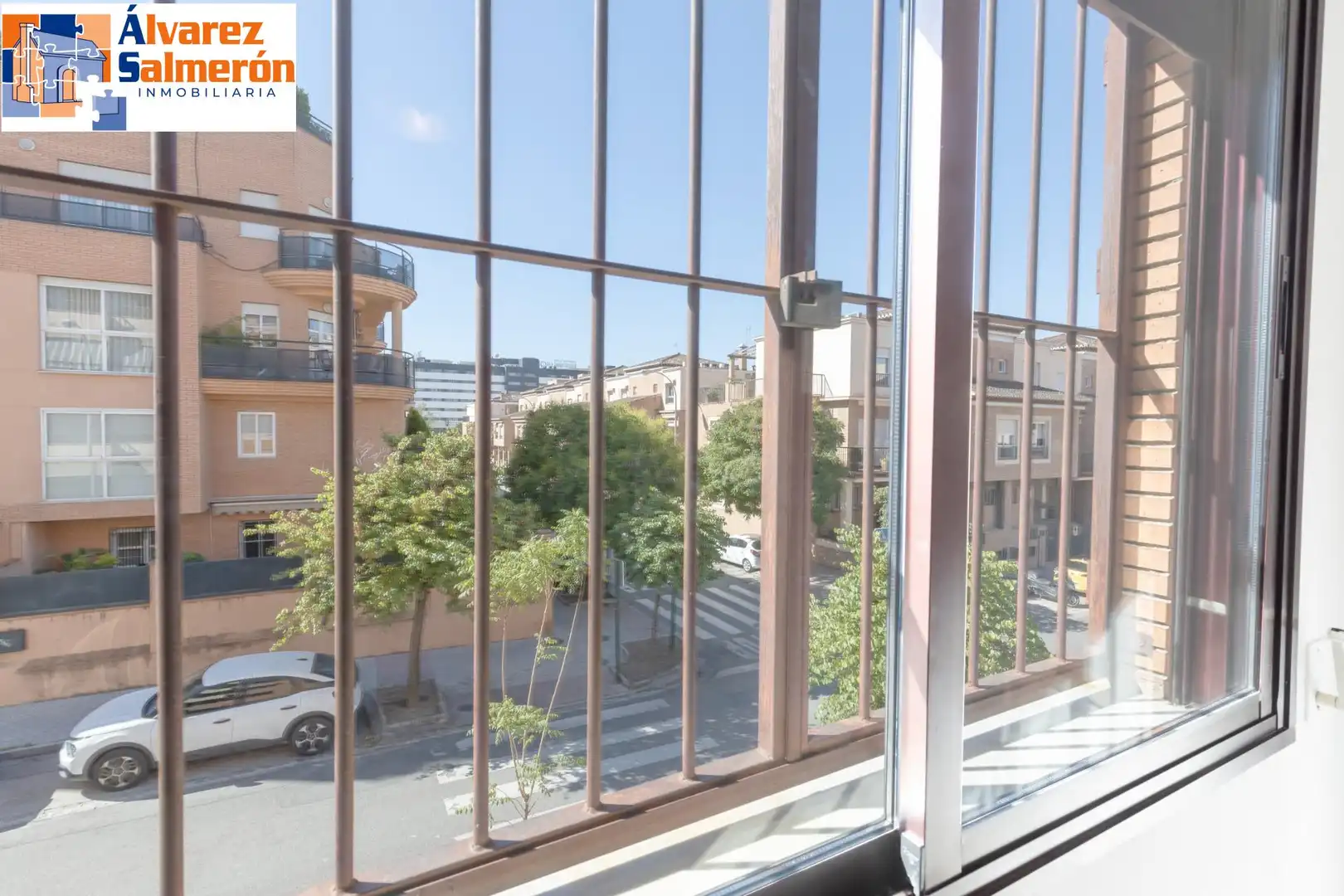 Vista exterior de Pis de lloguer en Granada amb Calefacció, Terrassa i Piscina comunitària