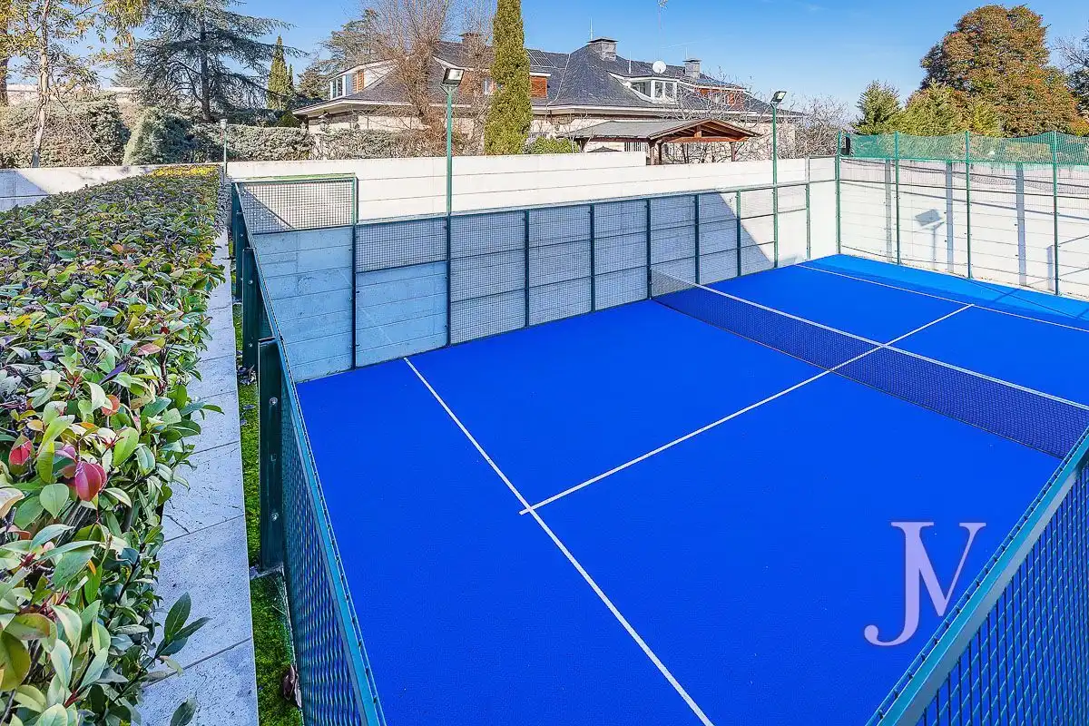 Exterior view of Houses for sale in Madrid  with Air Conditioner, Heating and Private garden