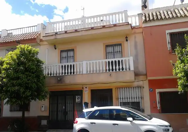 Vista exterior de Pis en venda en La Rinconada