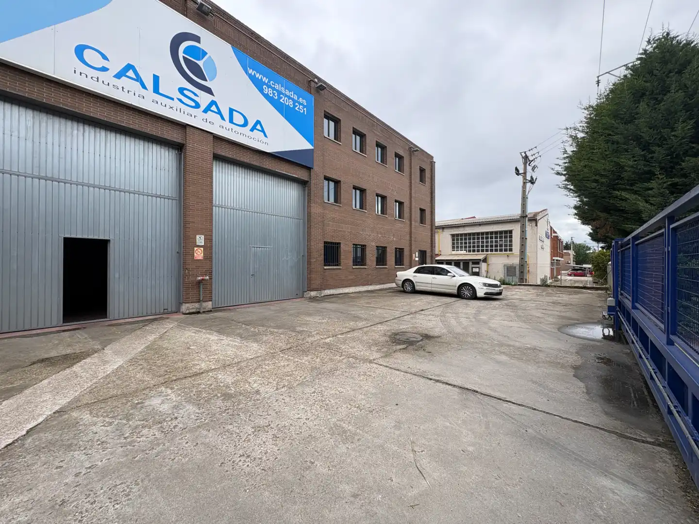 Vista exterior de Nau industrial de lloguer en Valladolid amb Alarma