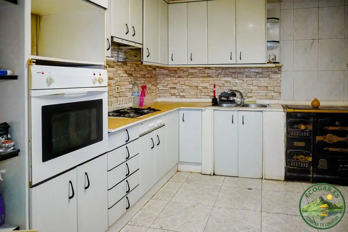 Cocina de Casa o chalet en venta en Ponferrada con Calefacción, Jardín privado y Trastero