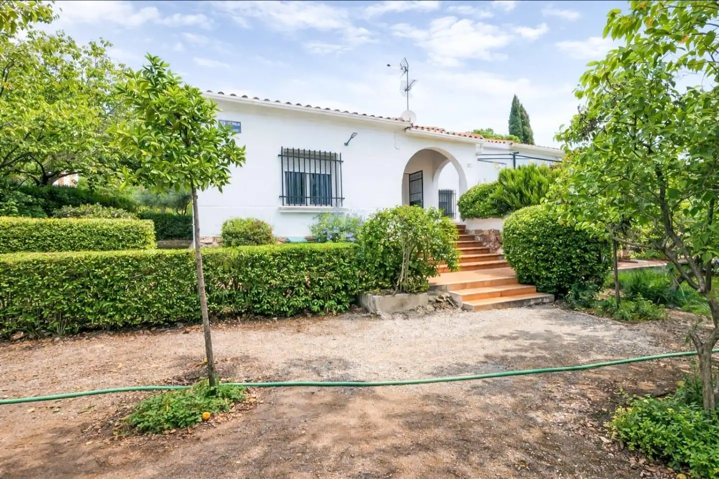 Vista exterior de Casa o xalet en venda en Puertollano amb Aire condicionat, Calefacció i Jardí privat