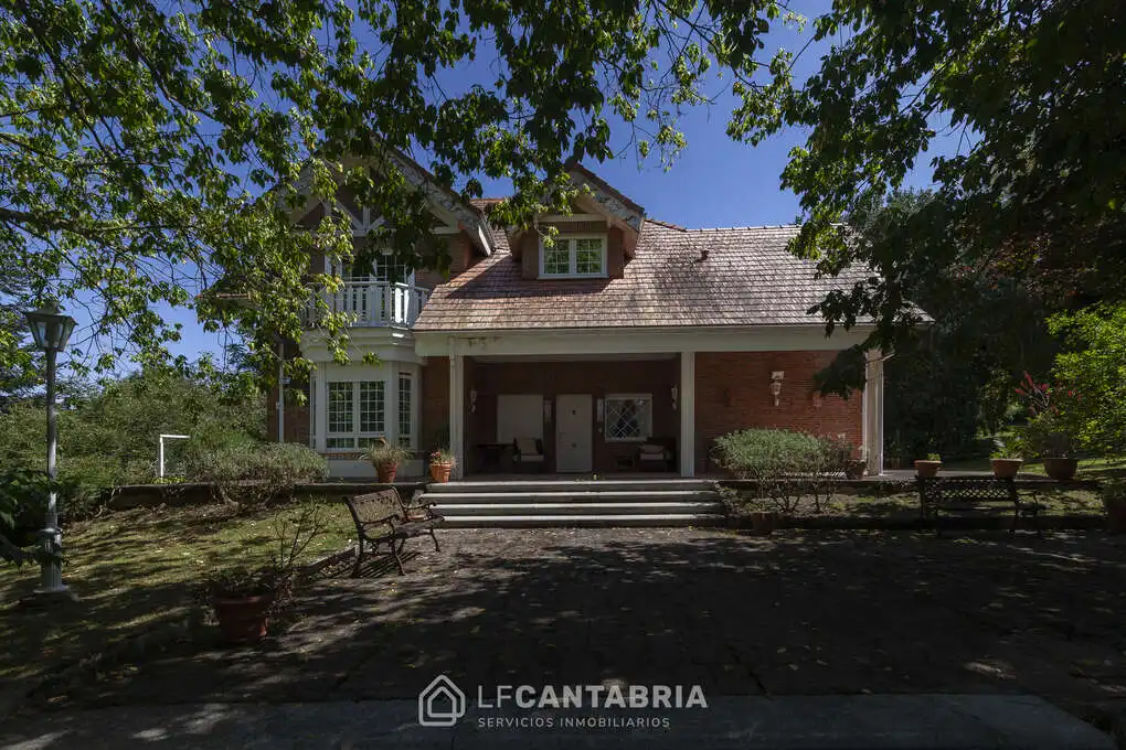 Casa con piscina en venta en La Sierra